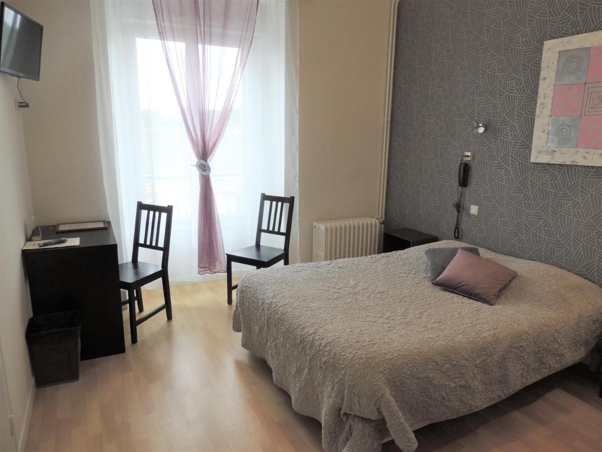 Le Gue De Genes Hotel Ambrieres Les Vallees Kültér fotó