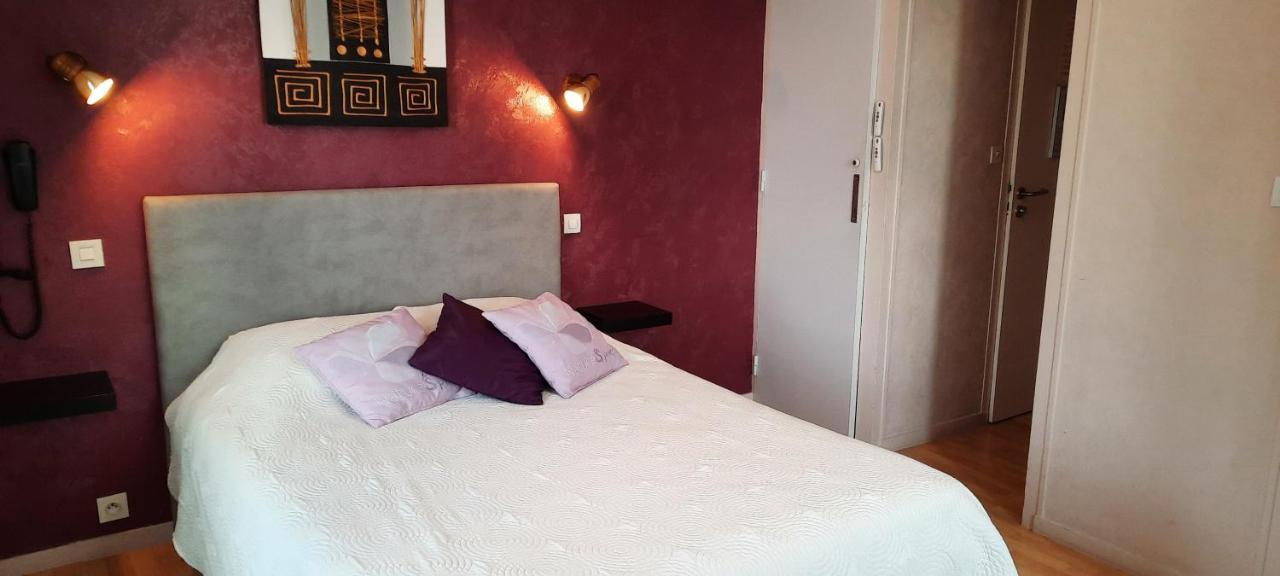 Le Gue De Genes Hotel Ambrieres Les Vallees Kültér fotó