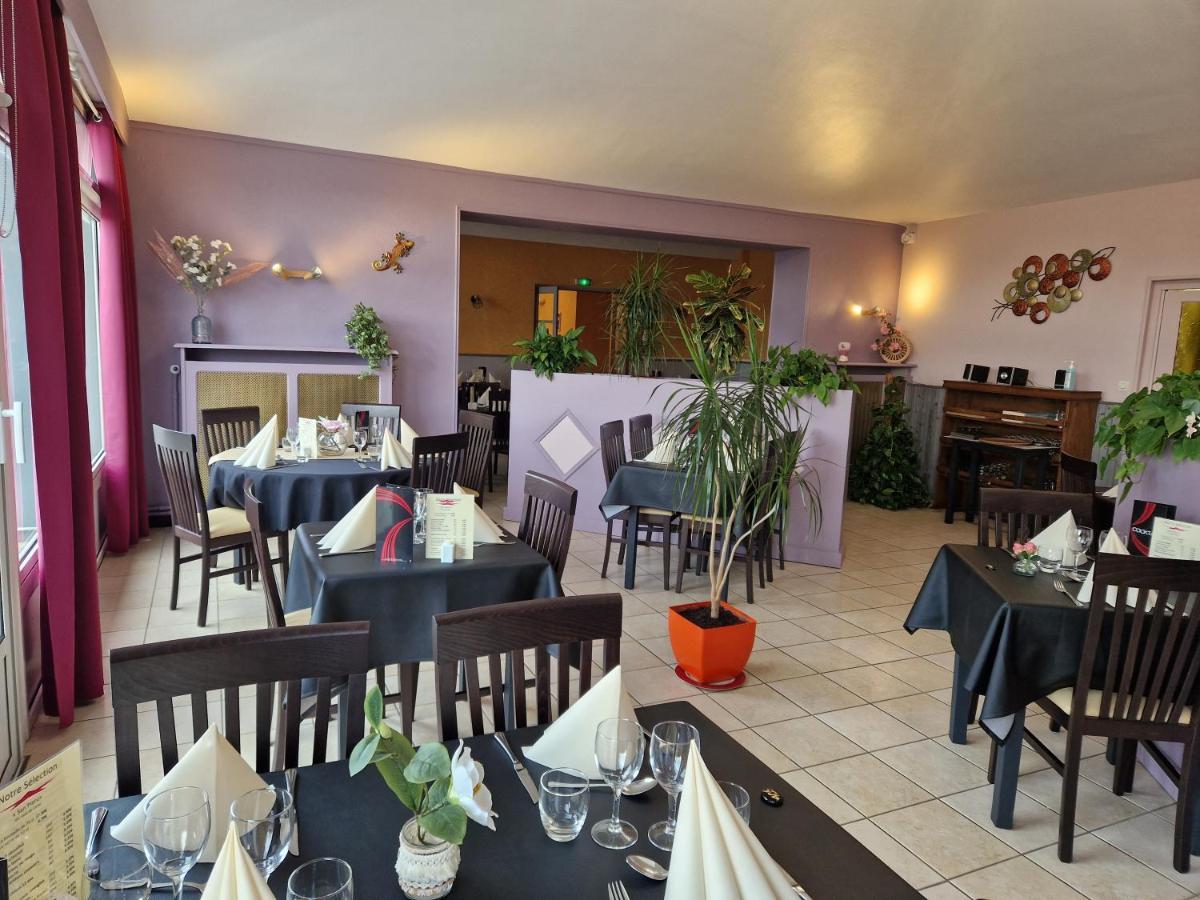 Le Gue De Genes Hotel Ambrieres Les Vallees Kültér fotó