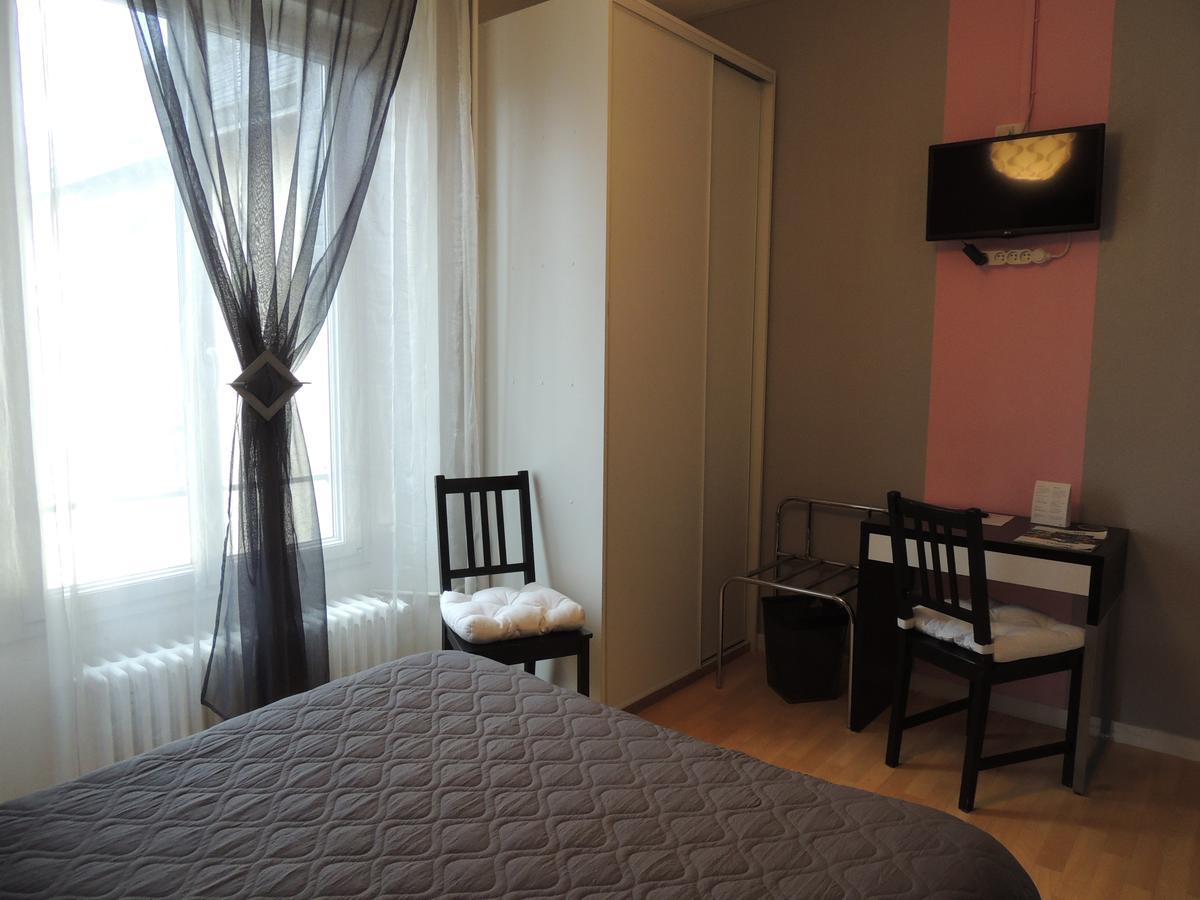 Le Gue De Genes Hotel Ambrieres Les Vallees Kültér fotó
