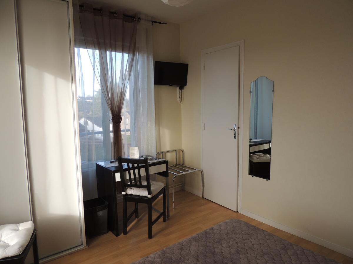 Le Gue De Genes Hotel Ambrieres Les Vallees Kültér fotó