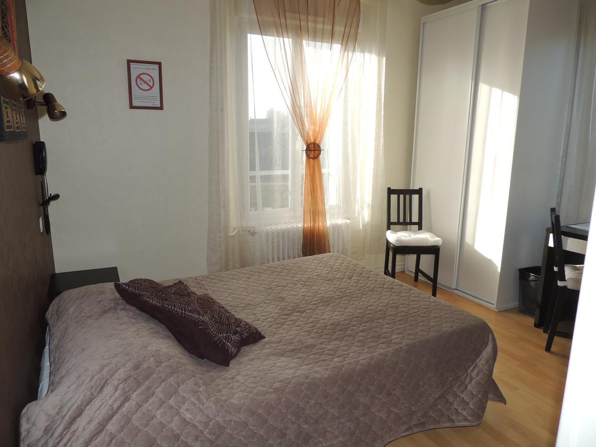 Le Gue De Genes Hotel Ambrieres Les Vallees Kültér fotó